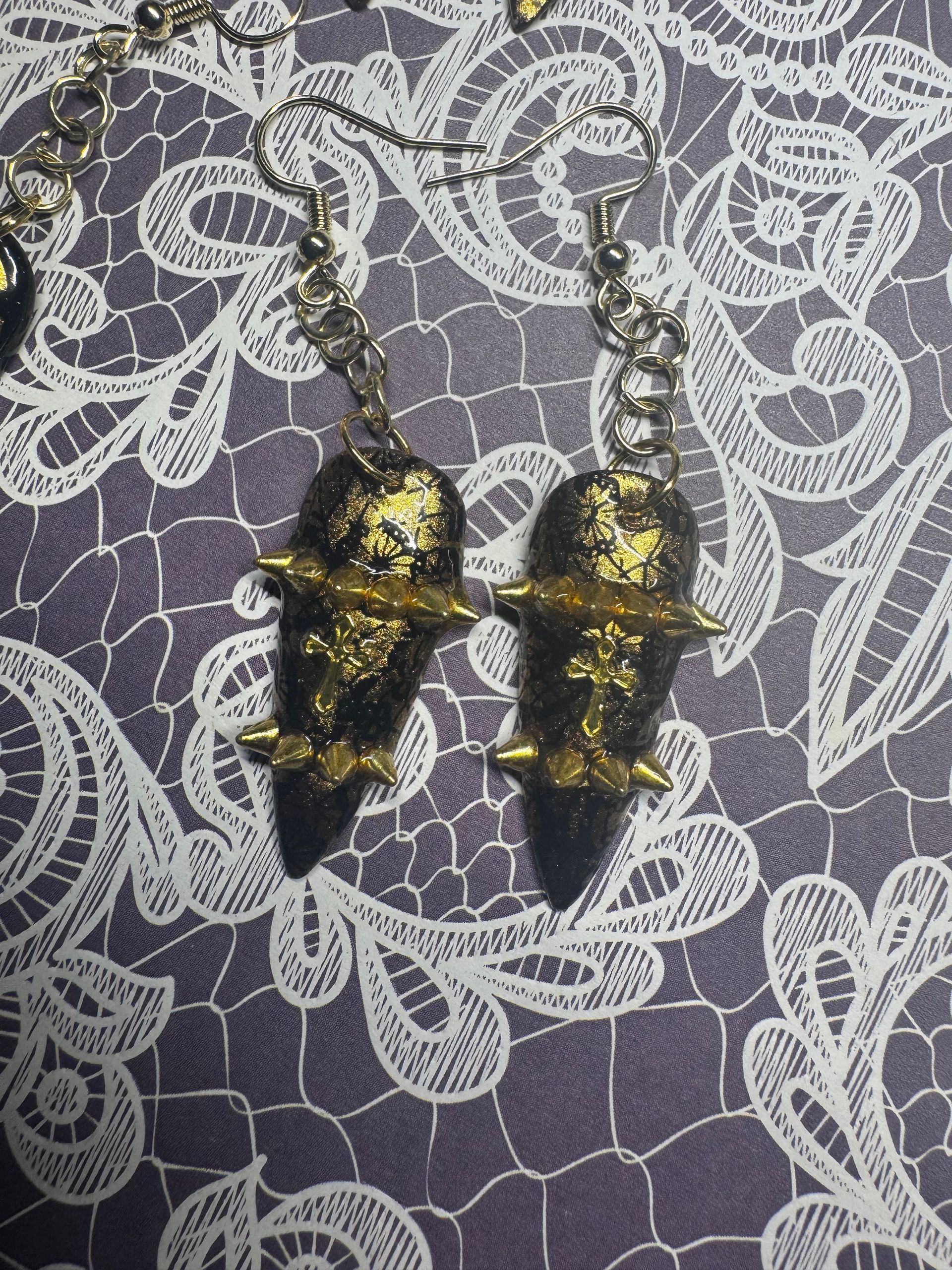 Golden spikes nail earring set