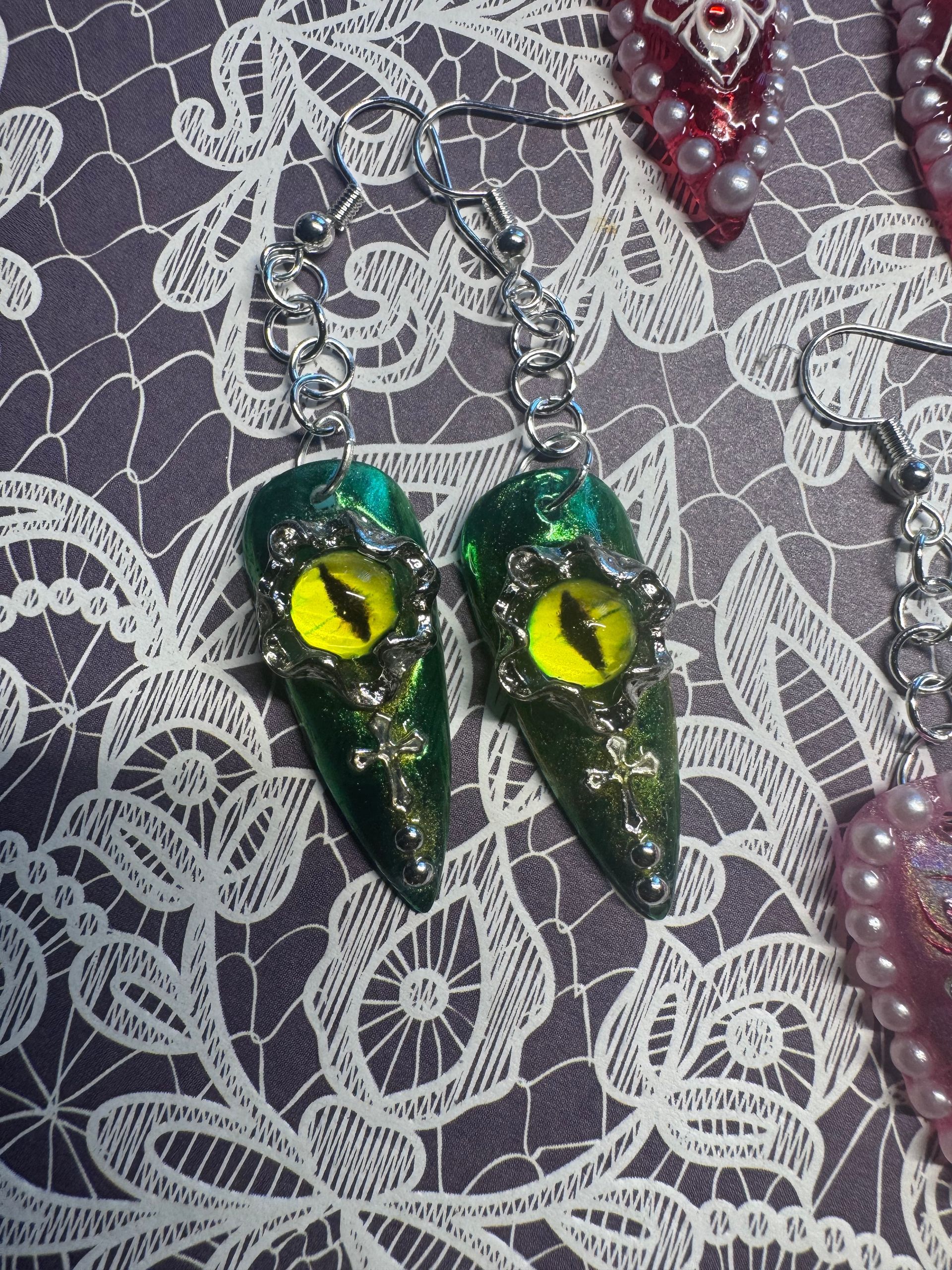 Serpents green eye nail earring set