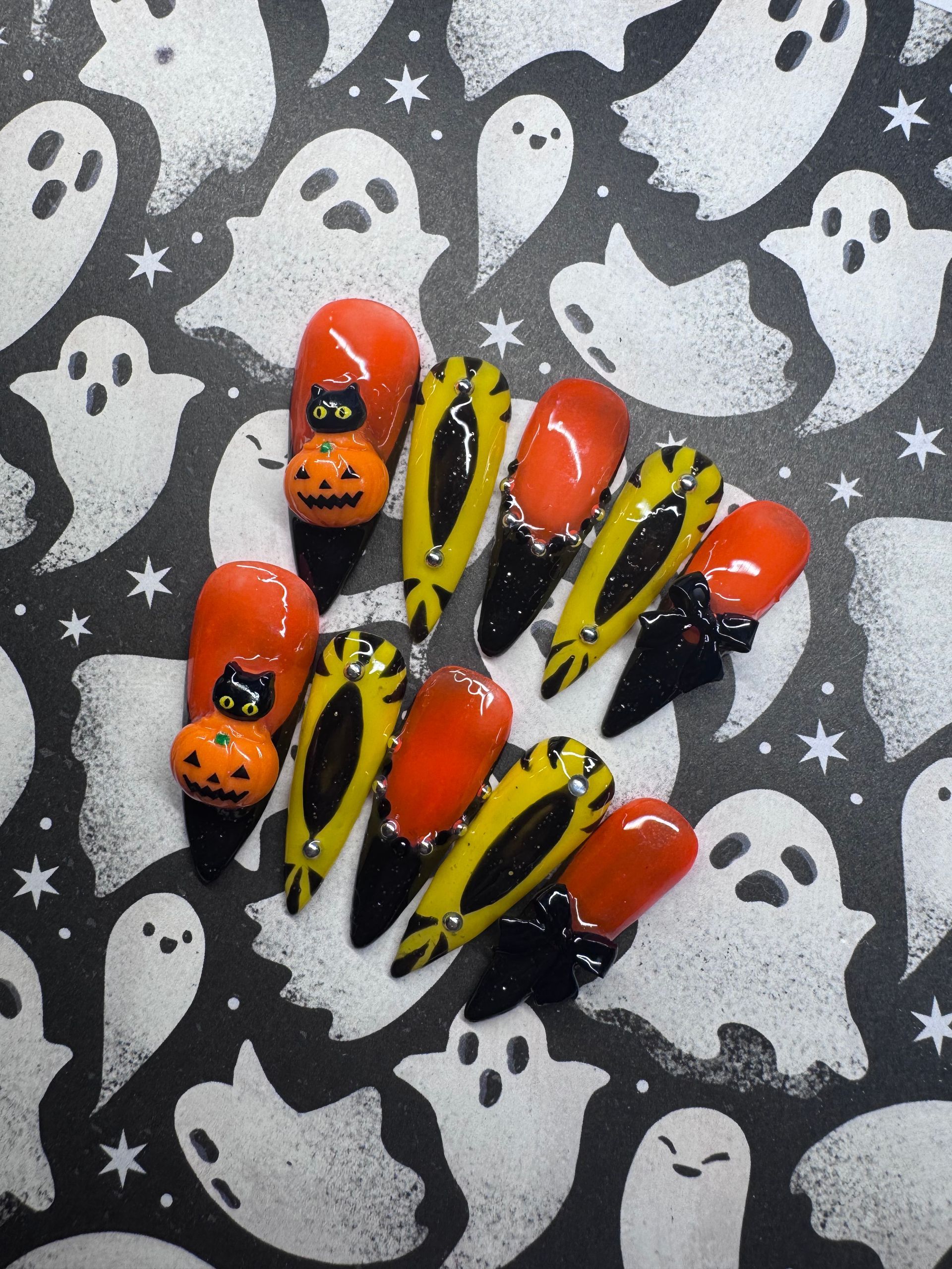 Bold Old timey Halloween press-on nail set