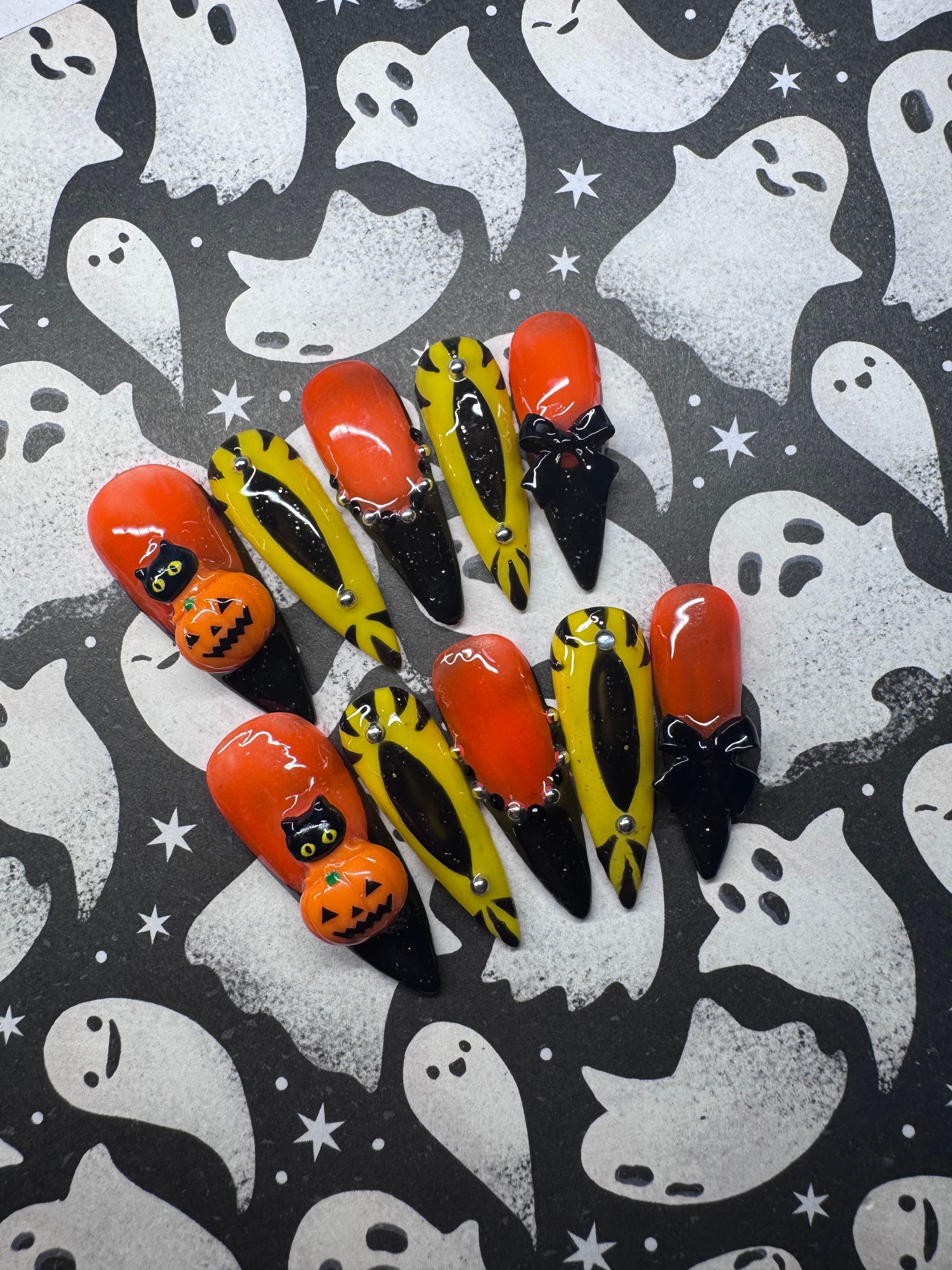 Bold Old timey Halloween press-on nail set