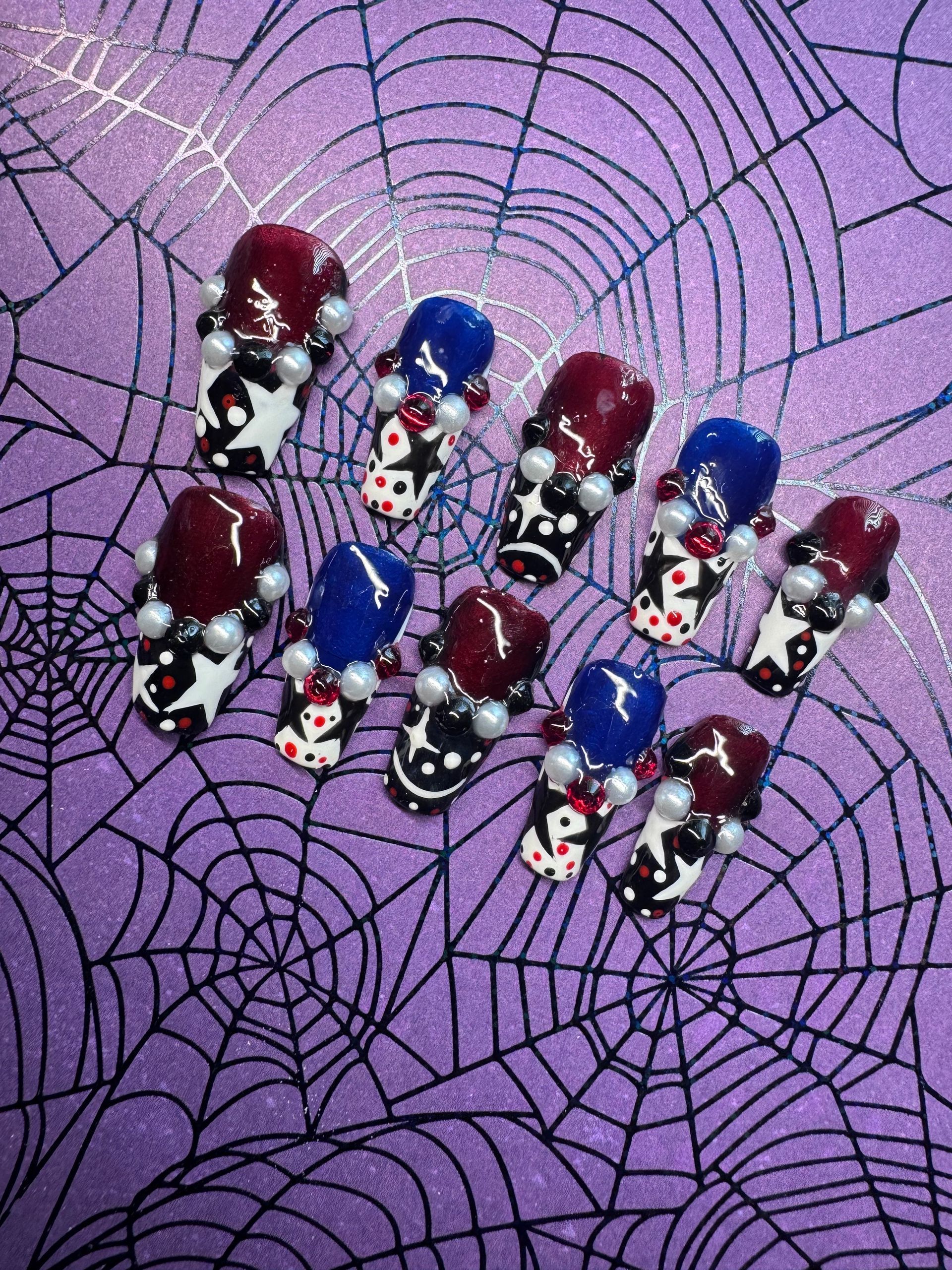 Dark Circus press-on nail set