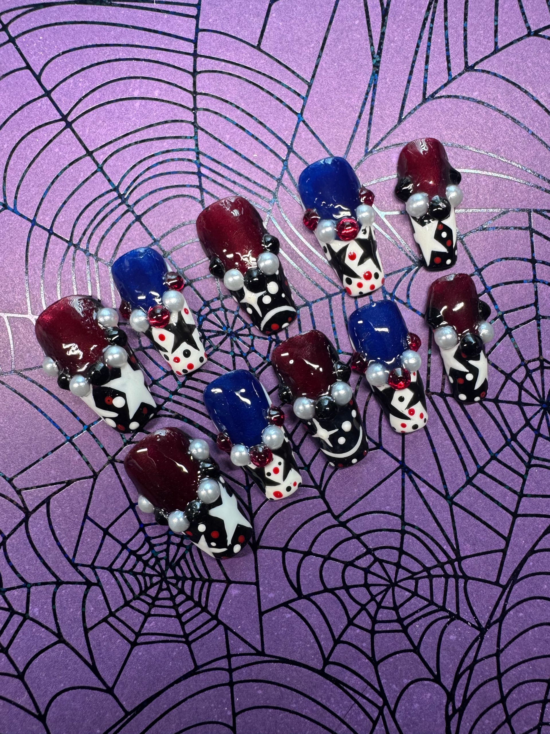 Dark Circus press-on nail set