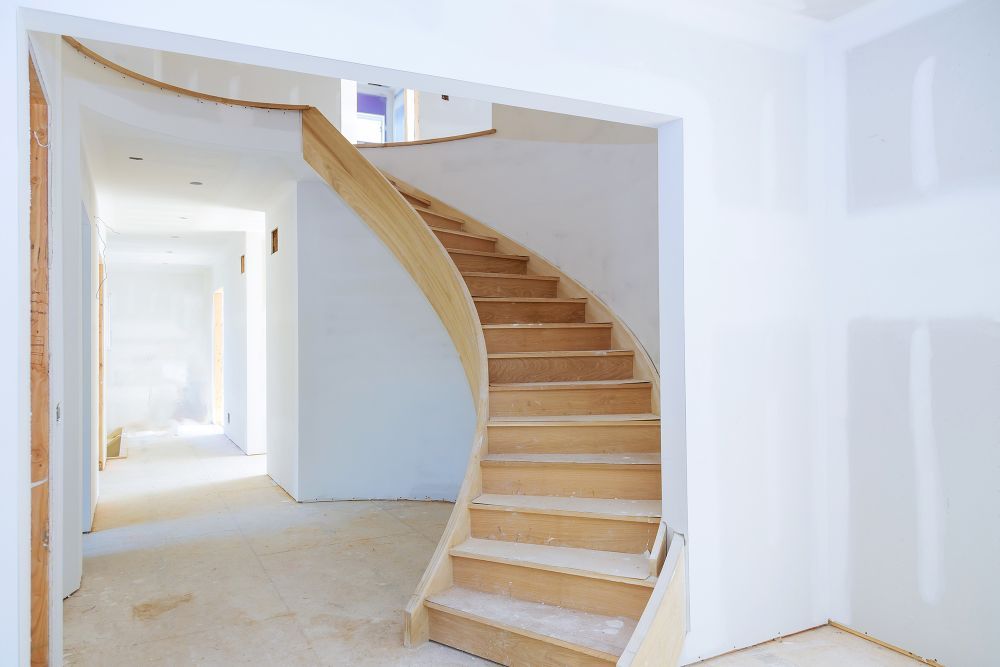 progettazione scala con decorazioni in stucco