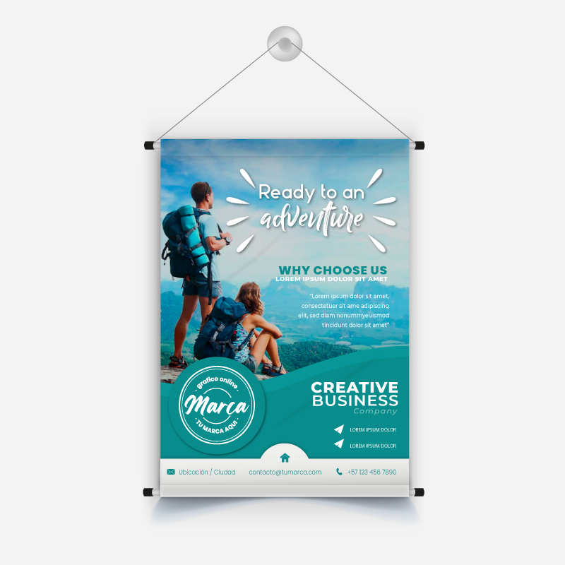 Un banner publicitario colgante con texto turquesa y blanco y una foto de dos personas haciendo senderismo.