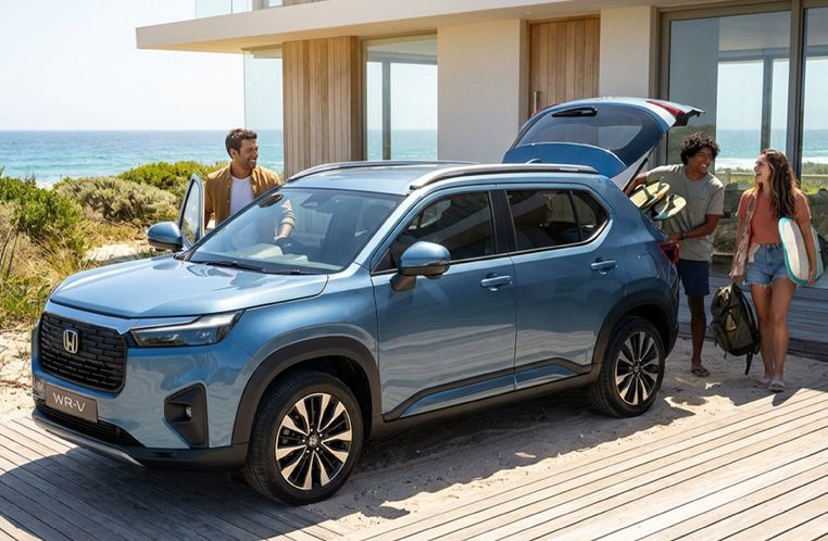 Amigos envolta do novo Honda WR-V, retirando seus pertences do porta-malas