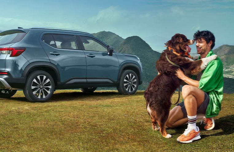 casal com seu cachorro eo Honda WR-V conquistado na Kaizen RS