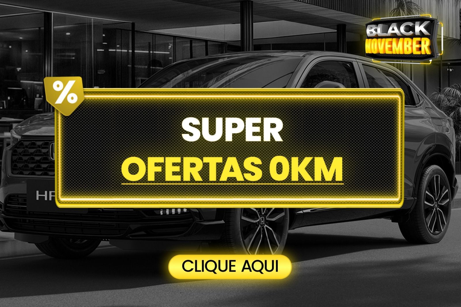 SUV cinza atravessando uma ponte à noite; anúncio de garantia total de 6 anos. Horizonte da cidade ao fundo.