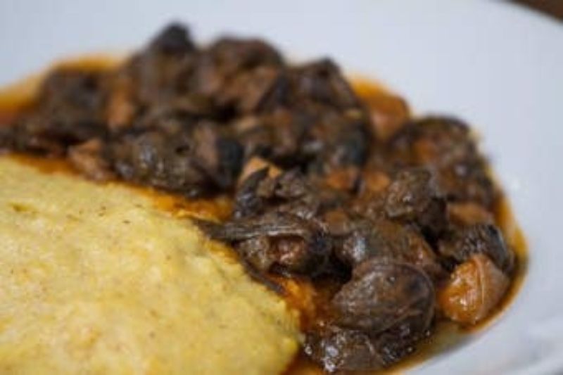 Carne con polenta