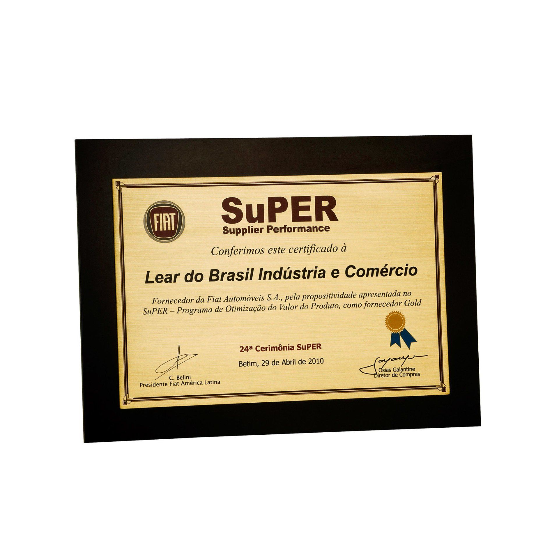 Placa confeccionada em latão envernizado
