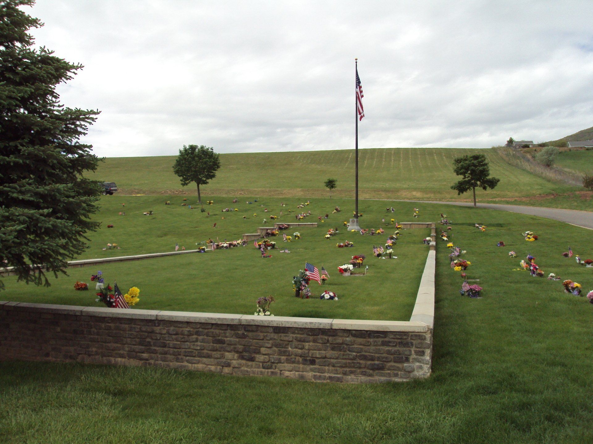 Lindquist's Memorial ﻿Gardens of the Wasatch 401