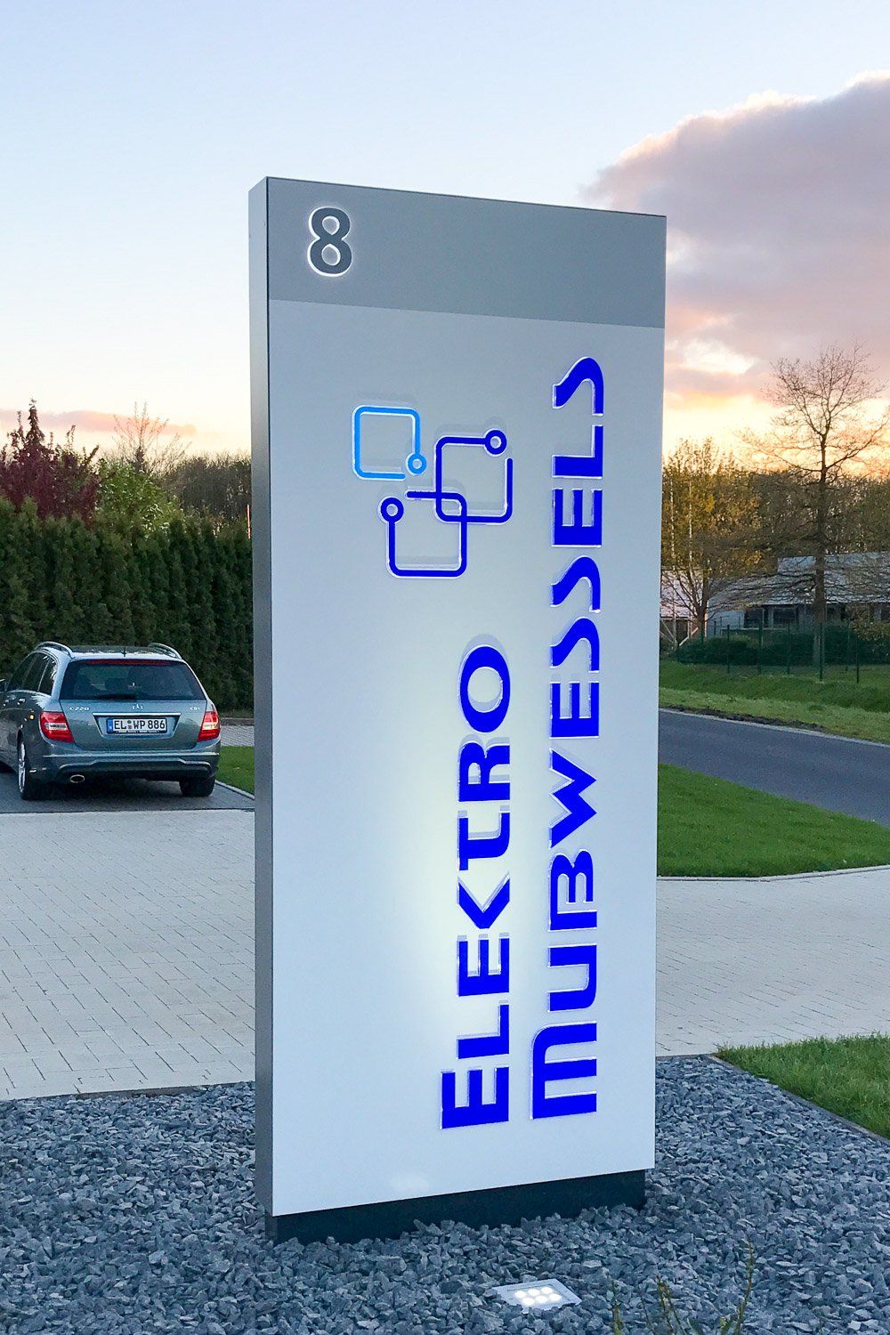 werbestele, werbestelen, individuelle werbepylone, werbepylon kaufen, pylone kaufen