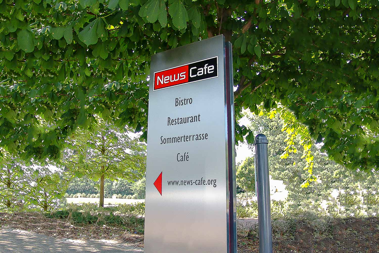 werbestele, werbestelen, individuelle werbepylone, werbepylon kaufen, pylone kaufen