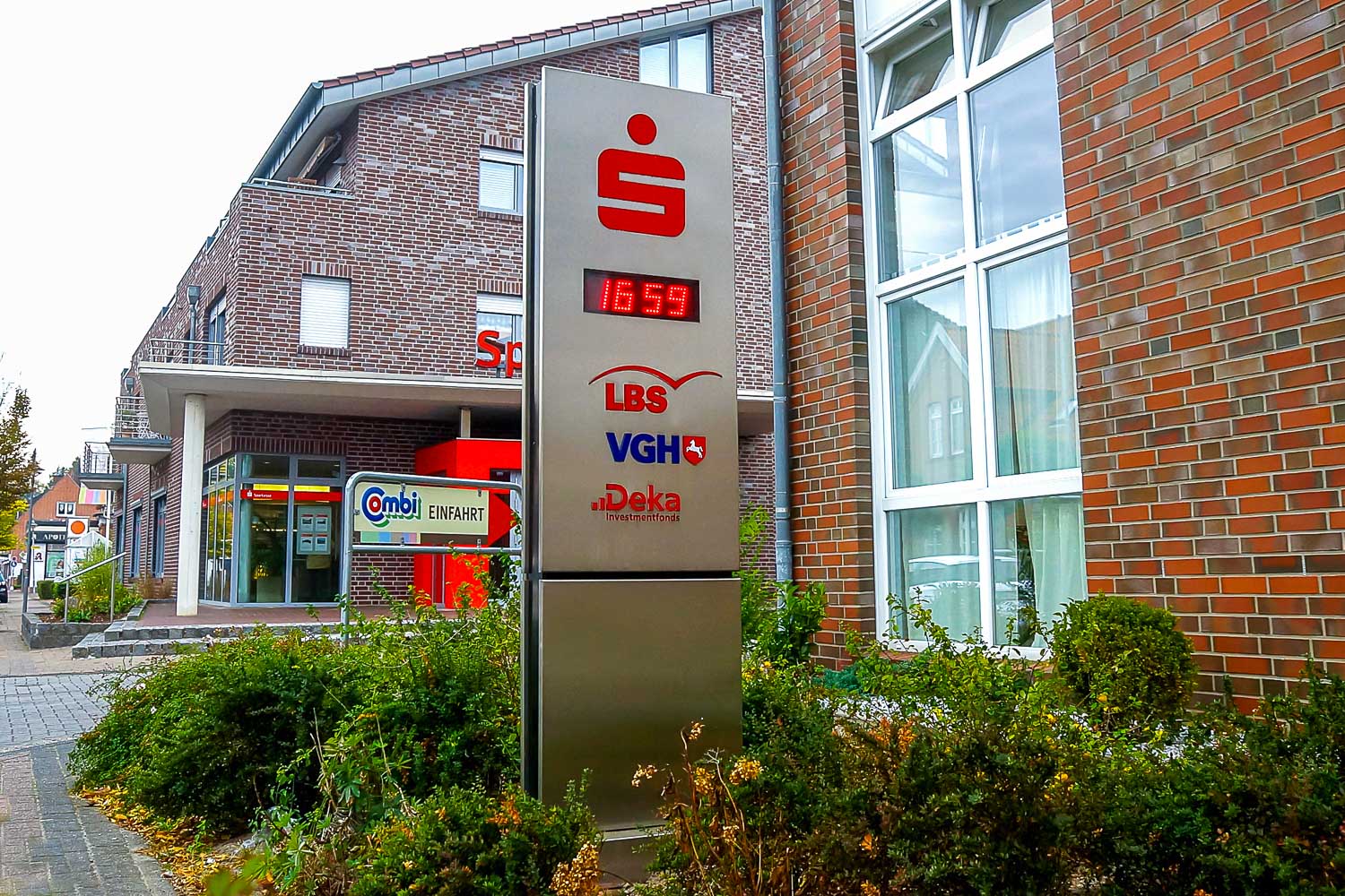 werbestele, werbestelen, individuelle werbepylone, werbepylon kaufen, pylone kaufen