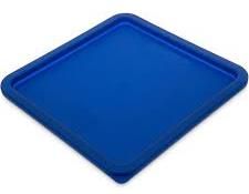 Alfombrilla de silicona de color azul, cuadrada, con bordes elevados y en ángulo.