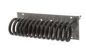 Resorte en espiral fijado a una placa metálica rectangular. Resorte negro y placa gris, vista lateral.
