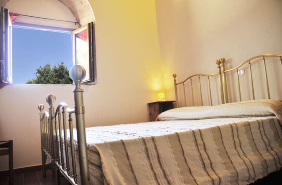 letto singolo di una camera