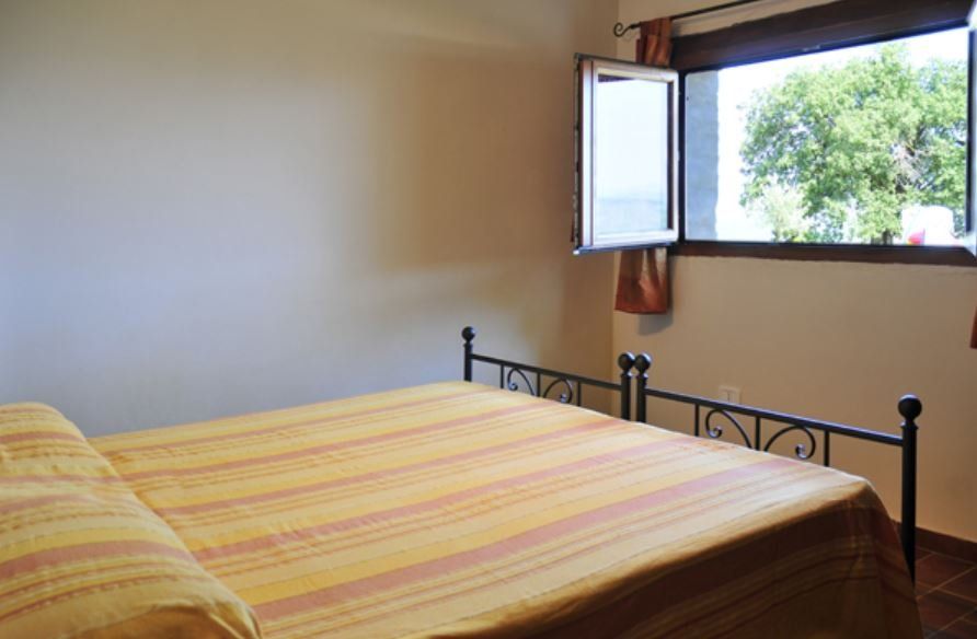 camera con letto matrimoniale