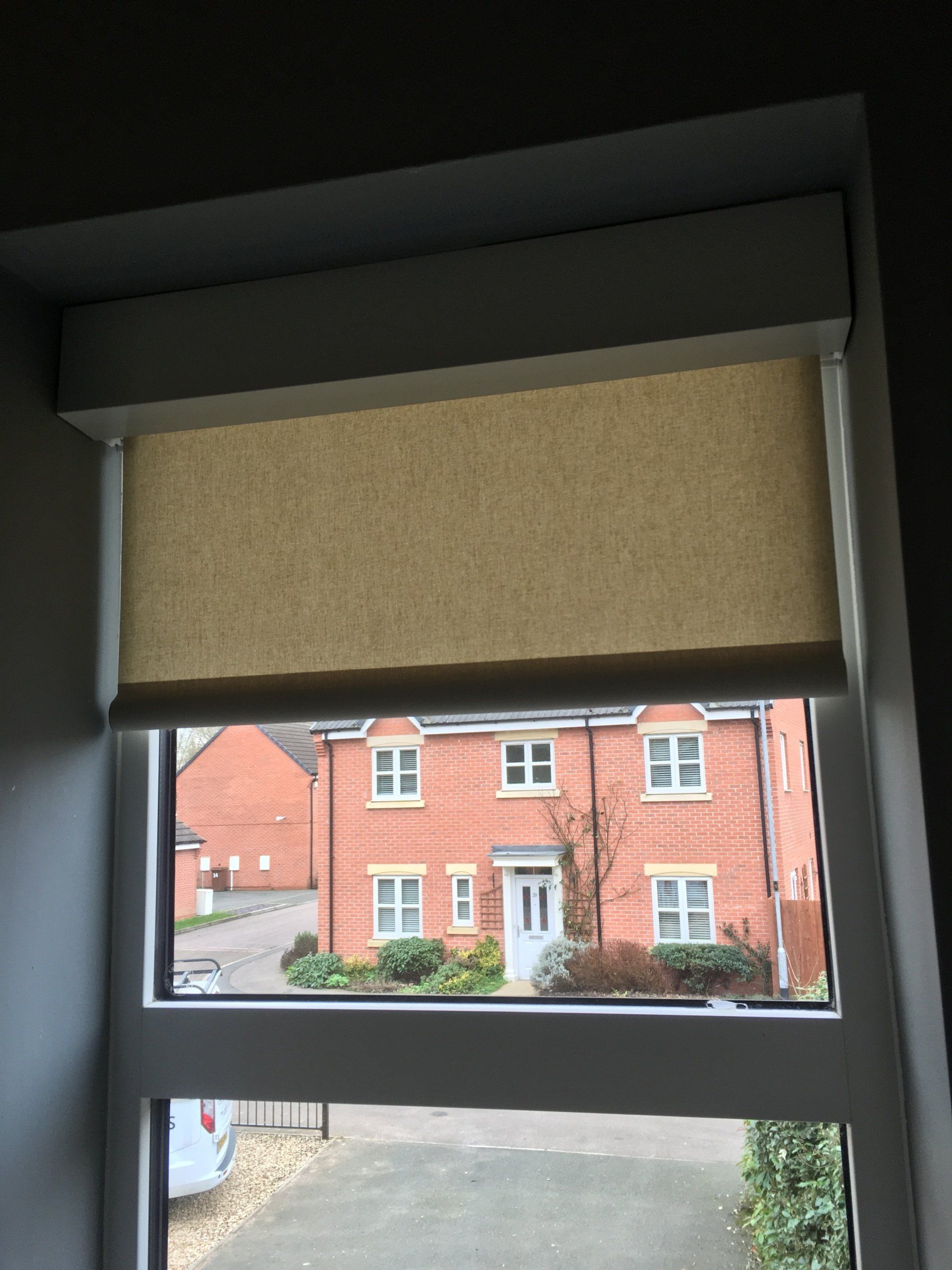 Automated roller blind