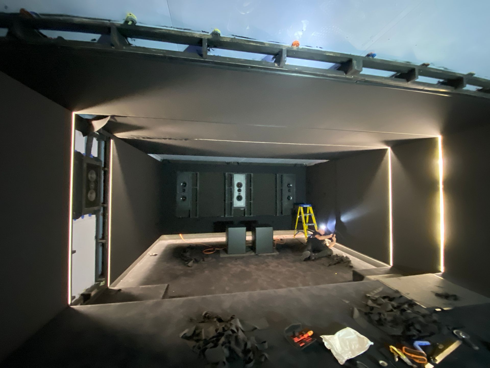 Stretch fabric installation side wall & ceiling