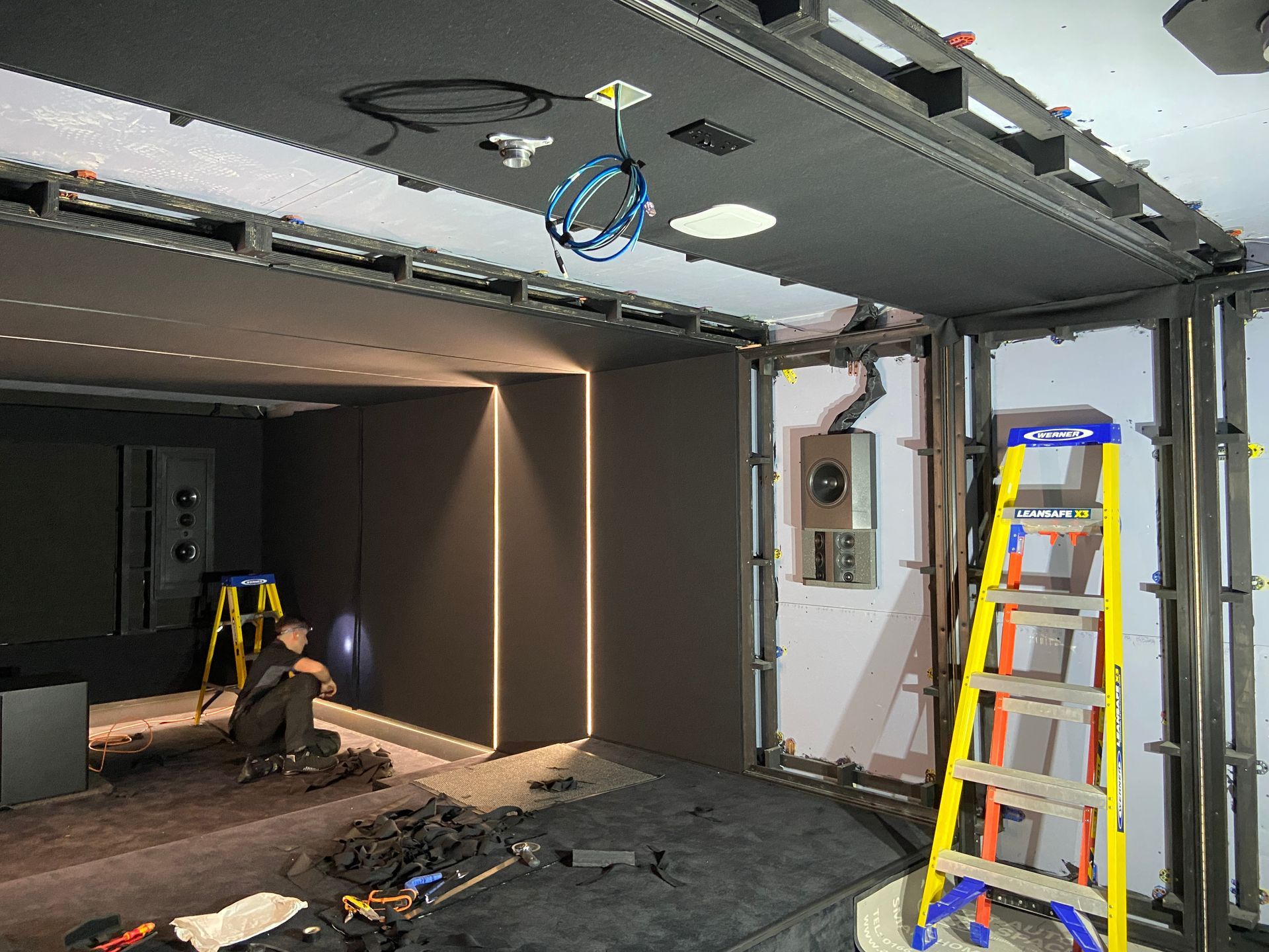 Stretch fabric installation side wall & ceiling