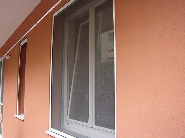 zanzariera installata su finestra