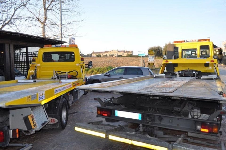 Carro attrezzi da dietro