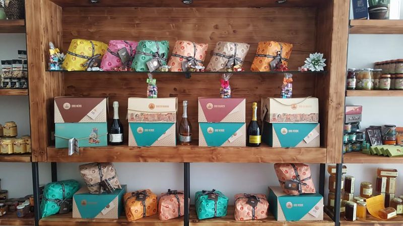 produzione scaffali per attività commerciali