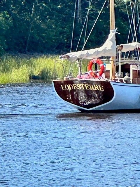 A boat with the name lodeterre on the side of it