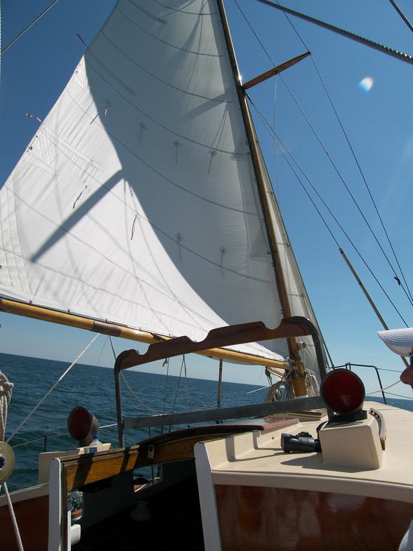A sailboat with the word usa on the side