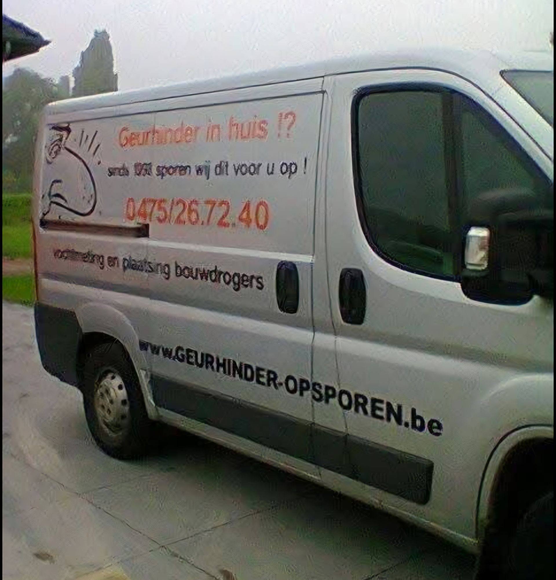 Geurhinder in je woning kan je ziek maken! Gassen afkomstig van riolering zorgen voor gezondheidsklachten. Van hoofdpijn, tranende ogen, frustraties, ademhalingsproblemen enz. Wees op je hoede wanneer geur in de slaapkamers binnenkomt. Bij kinderkamers of babykamer waar deze het je niet kunnen vertellen.
Ook is de concentratie van de geur niet hard... Je kunt het best laten opsporen met geurdetectie!