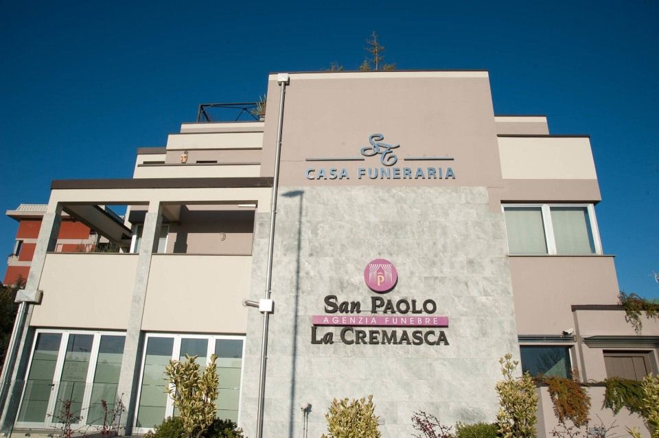 esterno dell'agenzia funebre di Crema