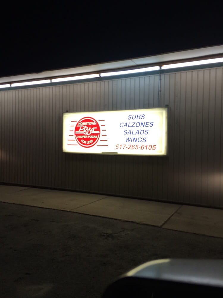 A sign on the side of a building that says subway