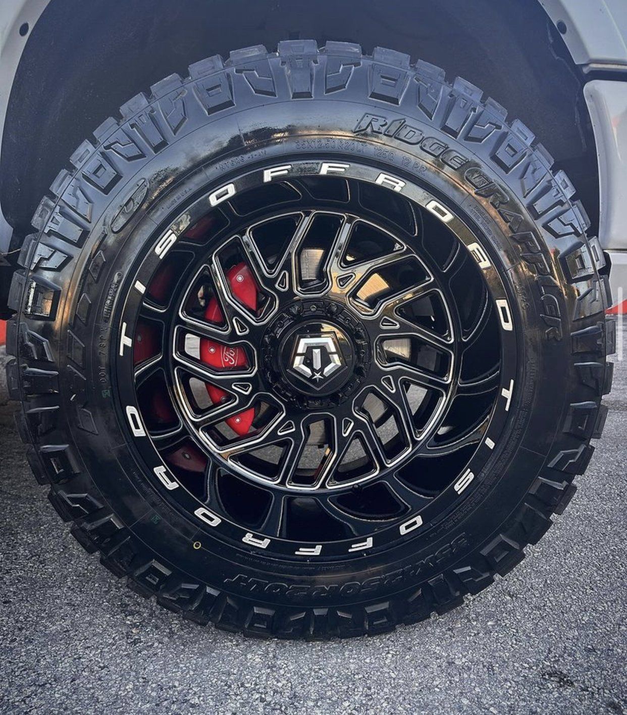 A close up of a tire and rim on a truck | CB Wheels & Tires, 4x4, Suspension, Center