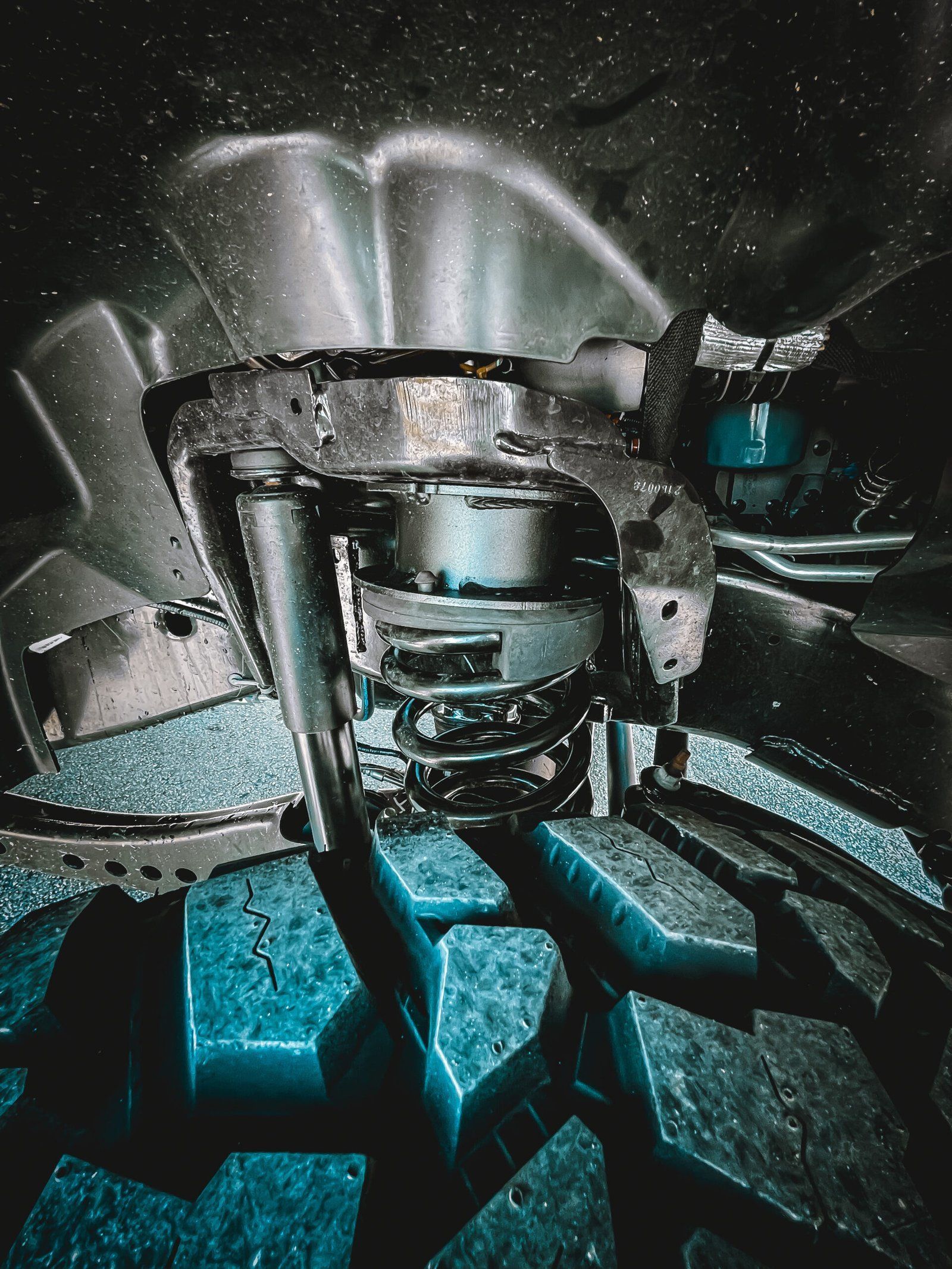 A close up of a suspension system on a truck. | CB Wheels & Tires, 4x4, Suspension, Center