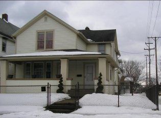 House with Chain Link Fence — Barberton, OH — Kustom Fence