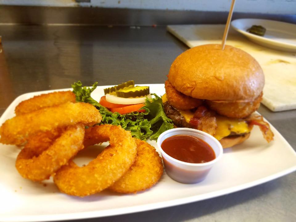 Restaurant & Bar Lorain, OH Mutt & Jeff's