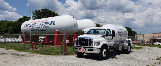 propane storage tank on truck