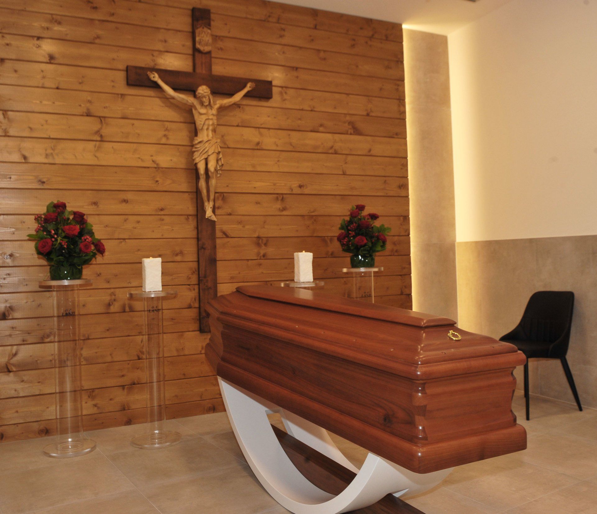 sala interna della casa funeraria a Civitanova Marche