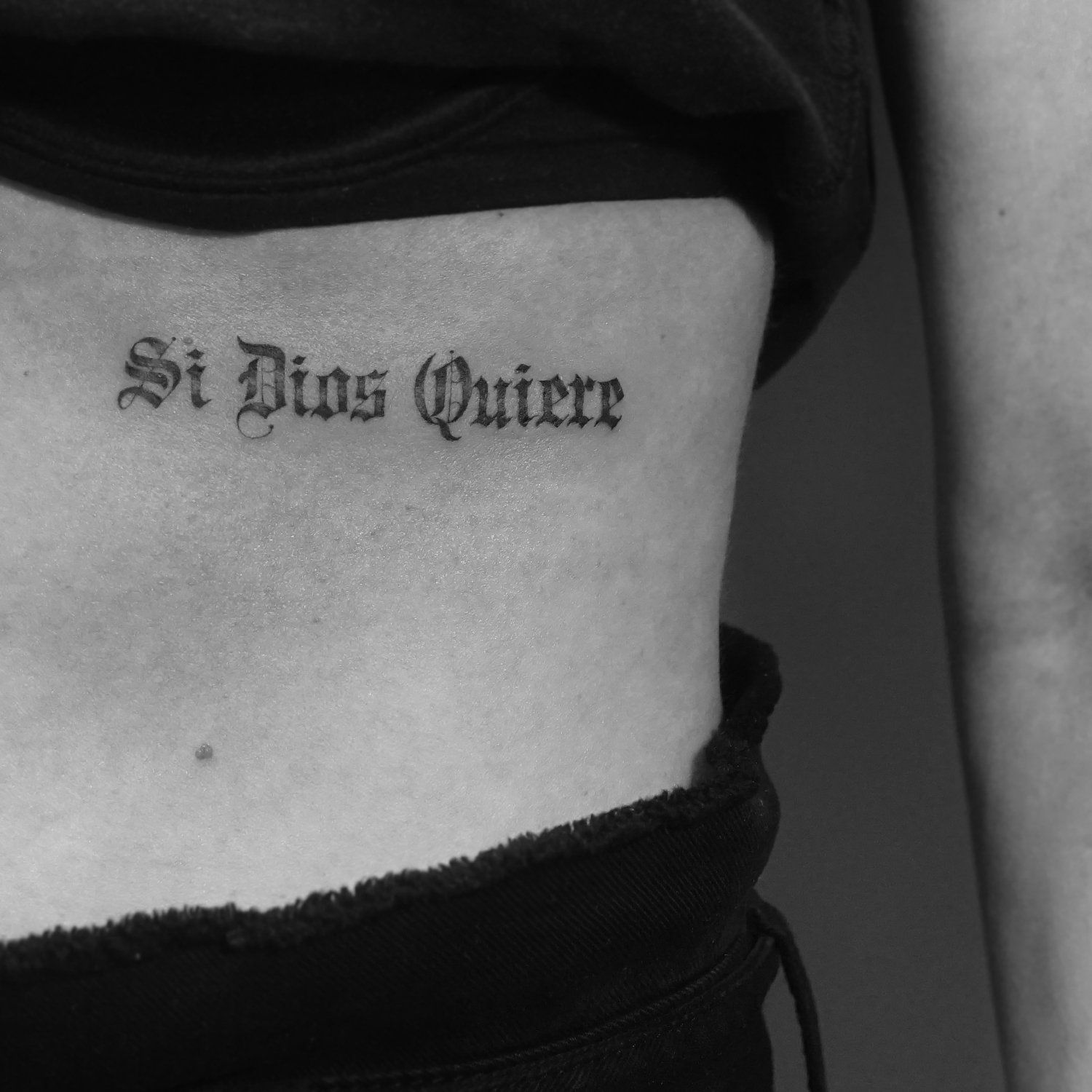 single needle tattoo, tattoo, fine line, black and grey, los angeles, female artist, donatella azygous, lettering tattoo, old english