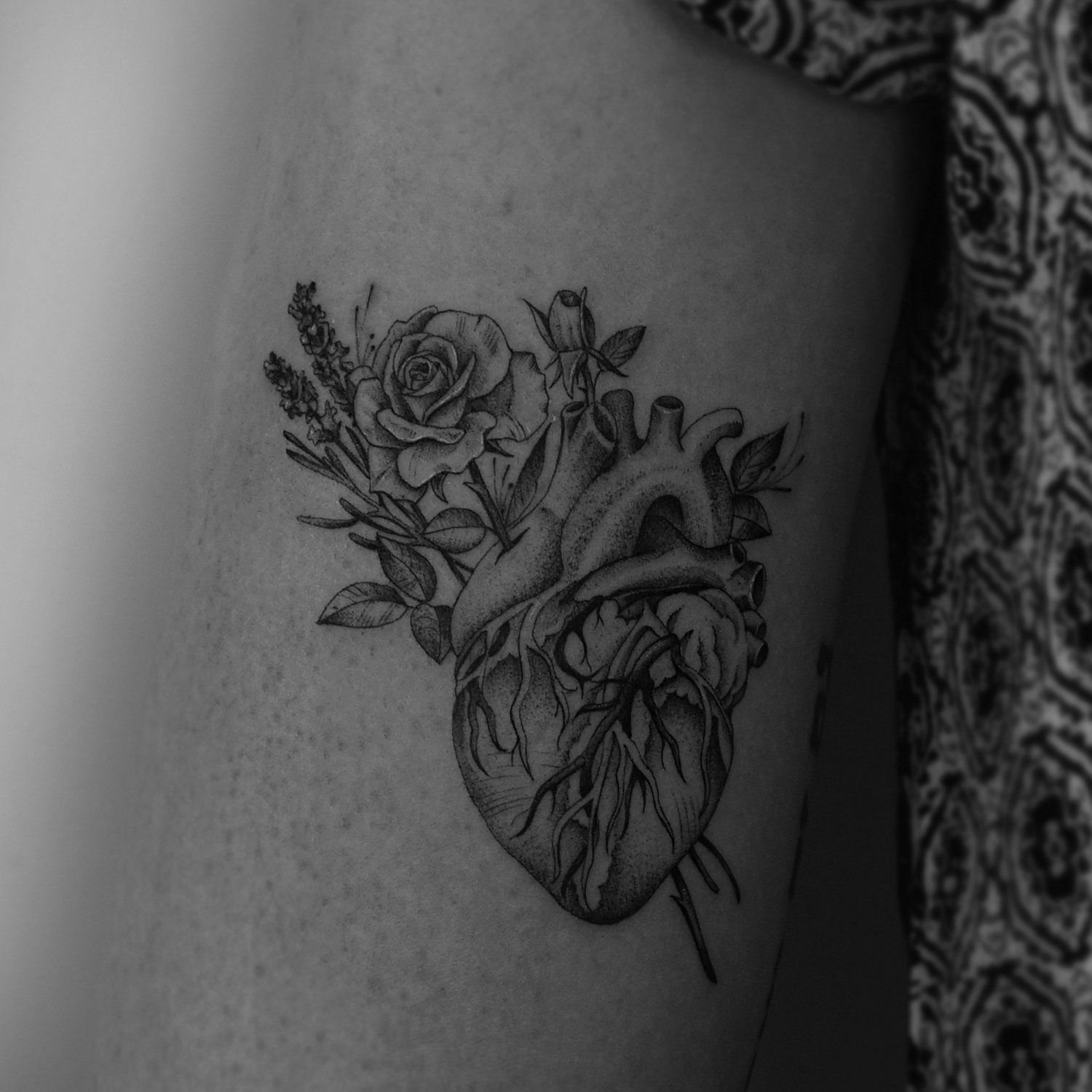 single needle tattoo, tattoo, fine line, black and grey, los angeles, female artist, donatella azygous, anatomical heart tattoo