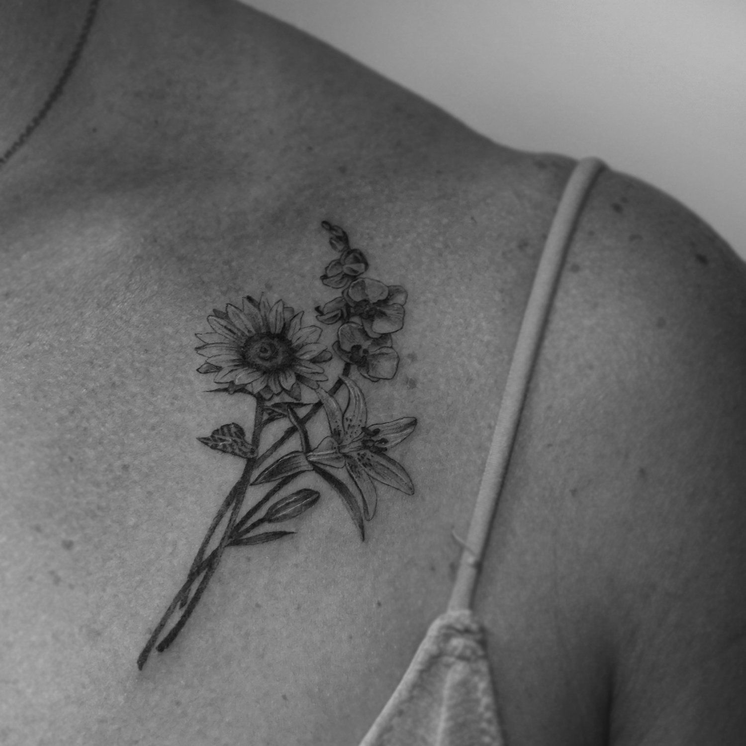 single needle tattoo, tattoo, fine line, black and grey, los angeles, female artist, donatella azygous, floral tattoo