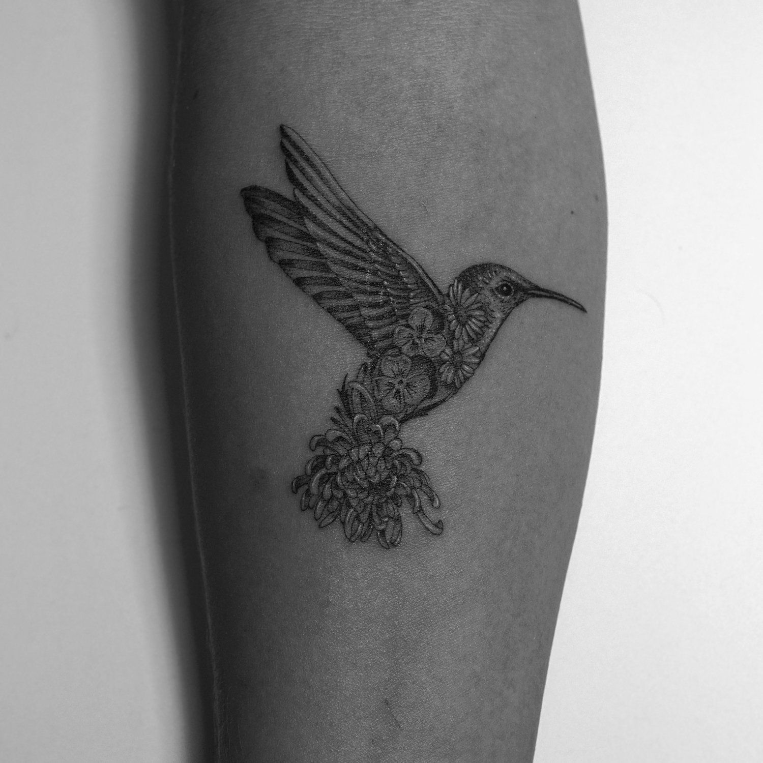 single needle tattoo, tattoo, fine line, black and grey, los angeles, female artist, donatella azygous, humming bird