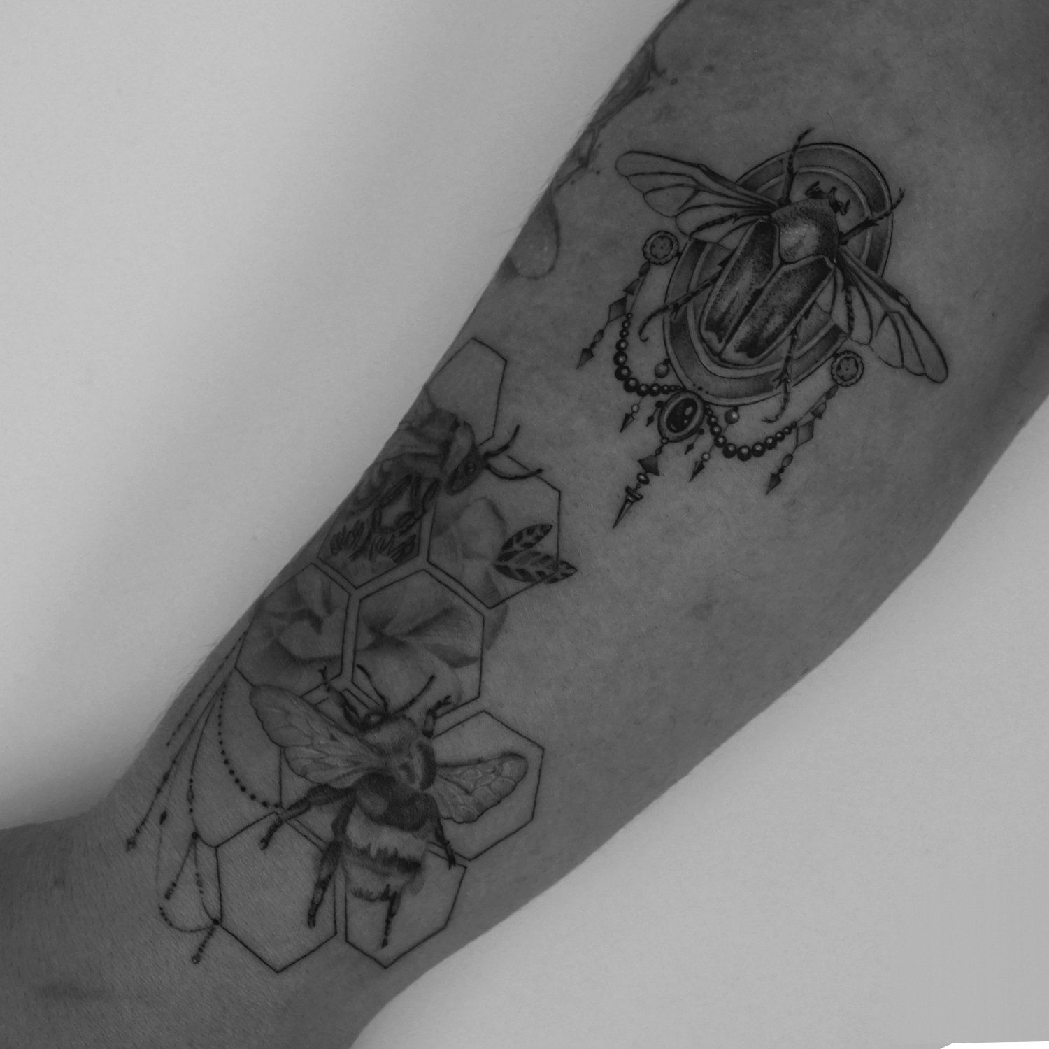 single needle tattoo, tattoo, fine line, black and grey, los angeles, female artist, donatella azygous, beetle, jewel tattoo