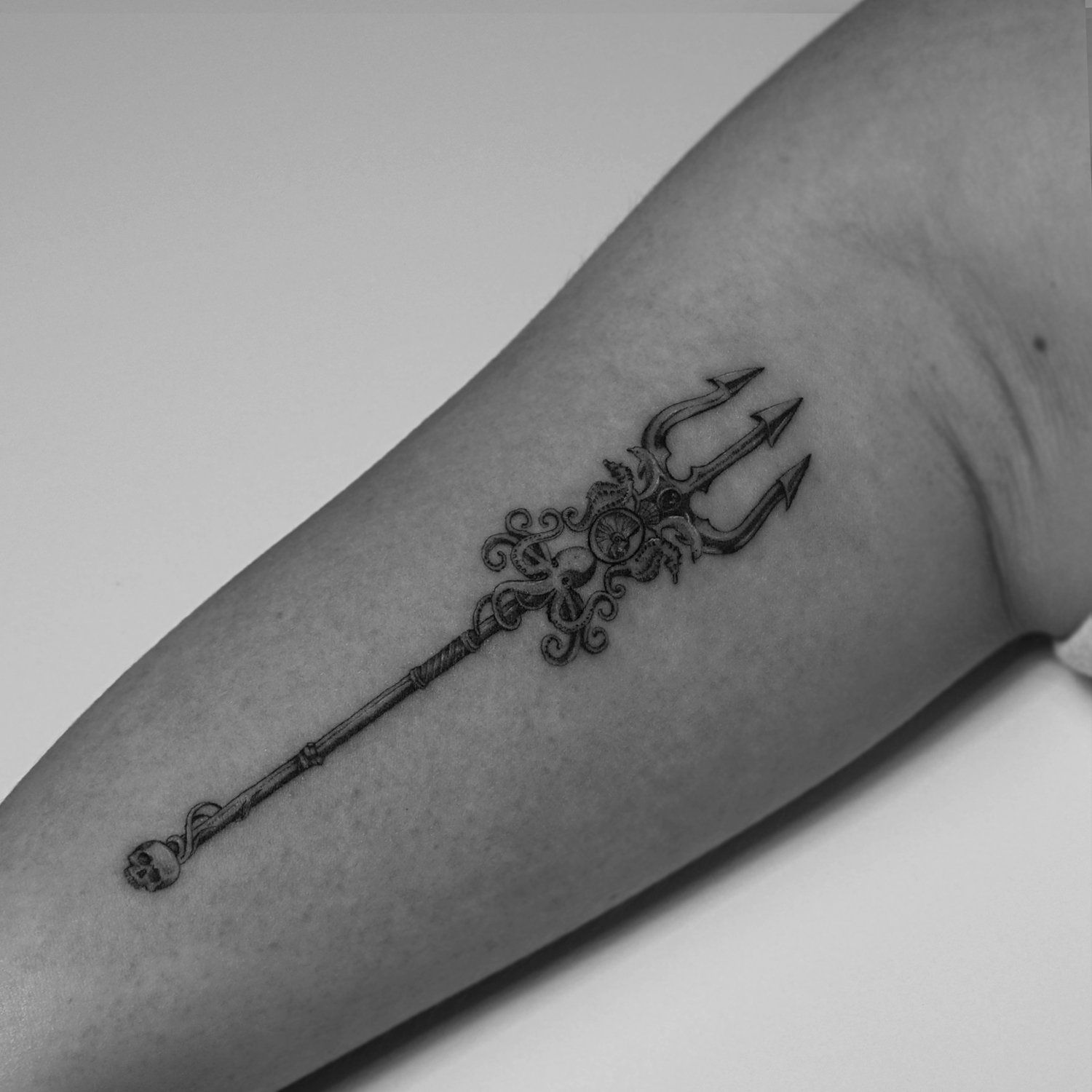 single needle tattoo, tattoo, fine line, black and grey, los angeles, female artist, donatella azygous