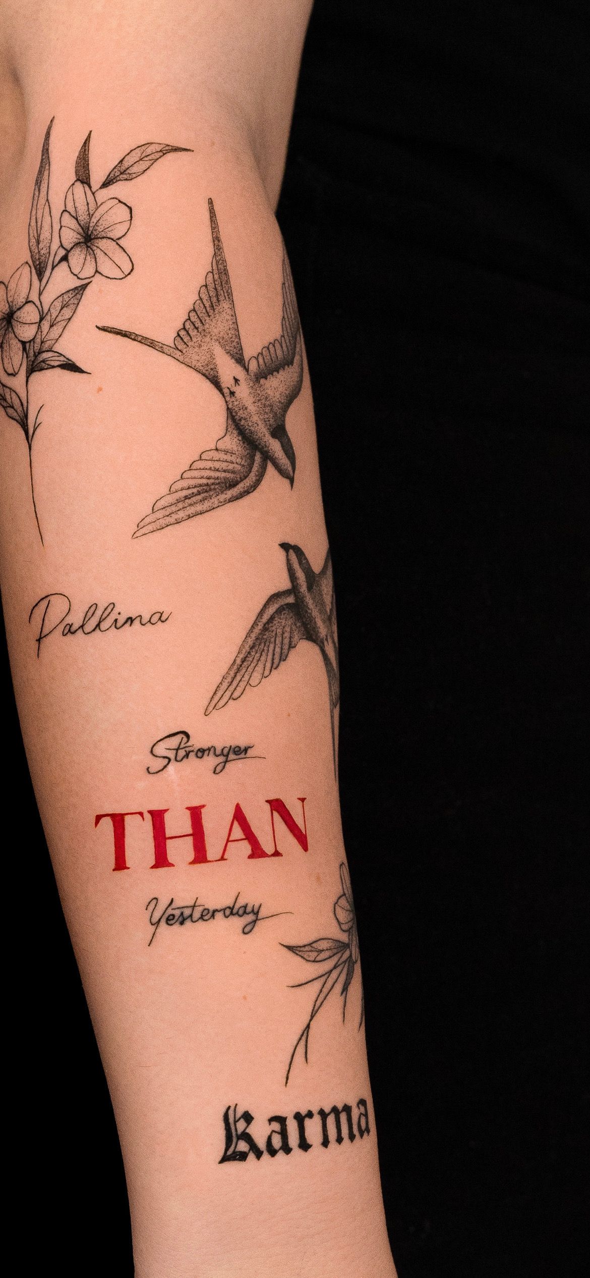 Dot work tattoo Feminin