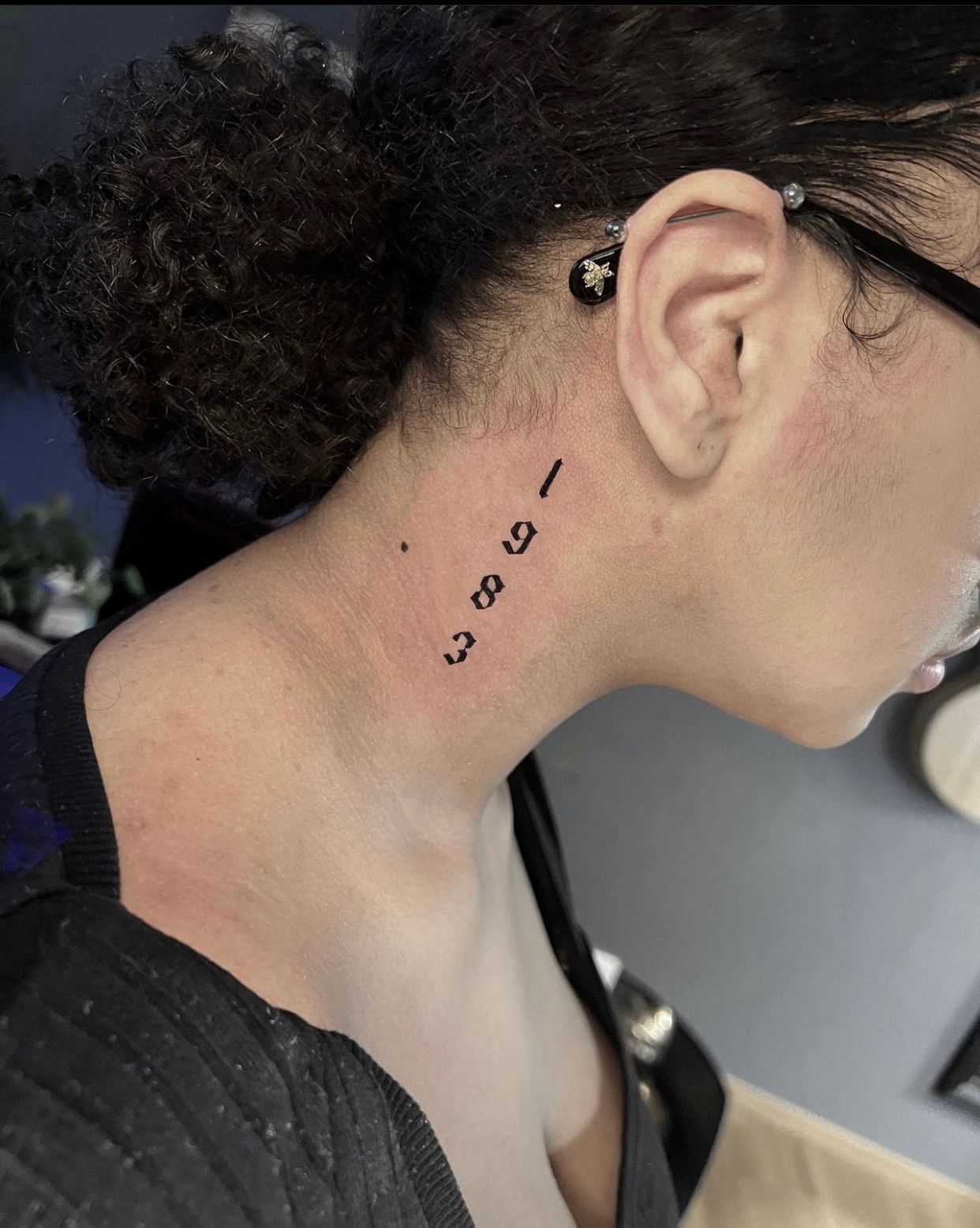 Datum Tattoo in Schwarz