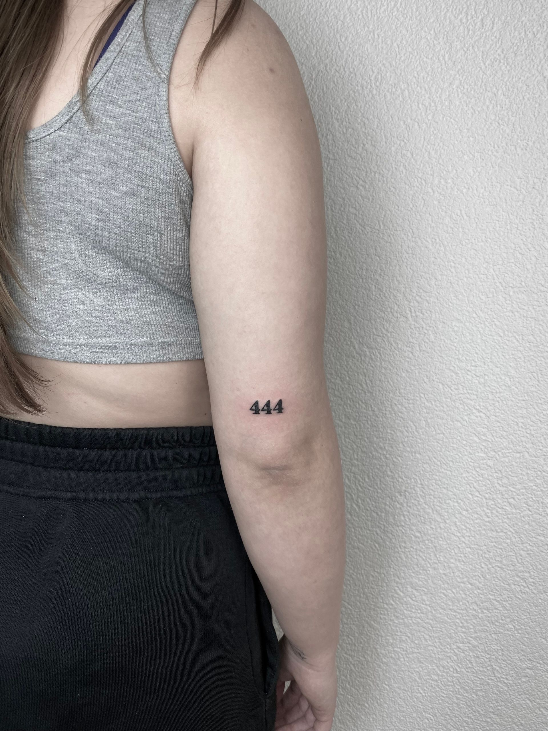 Feminin Tricipe Tattoo in schwarz