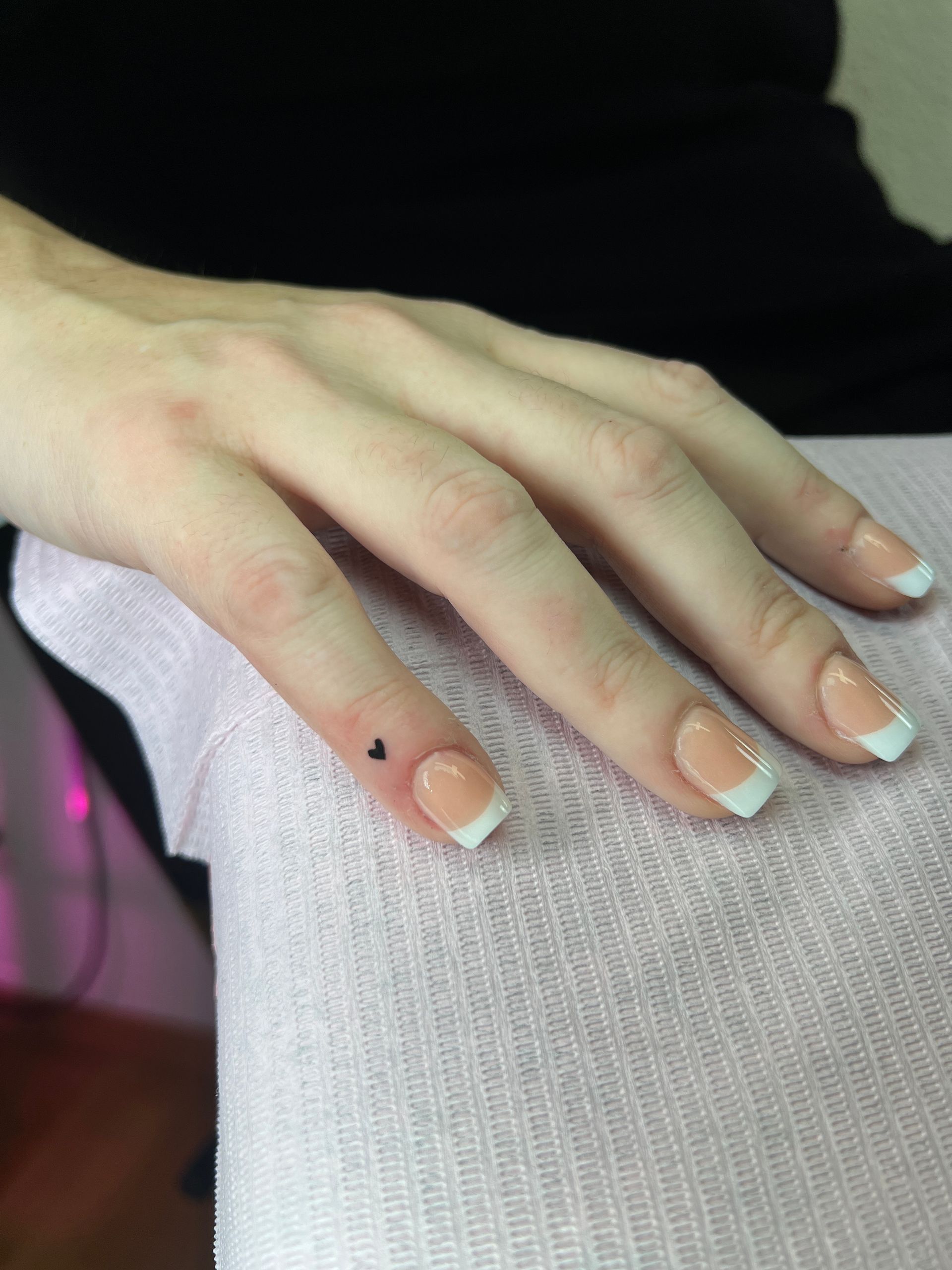 Fine Finger herz Tattoo