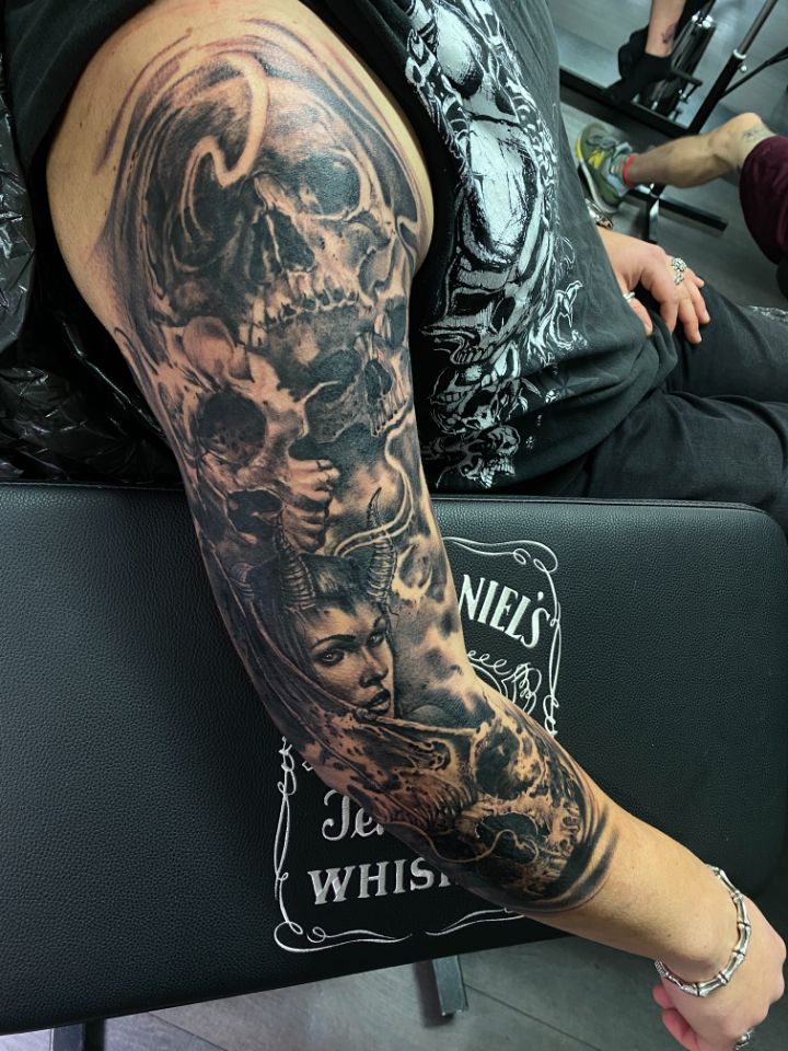 Totenkopf Arm Tattoo Sleeve