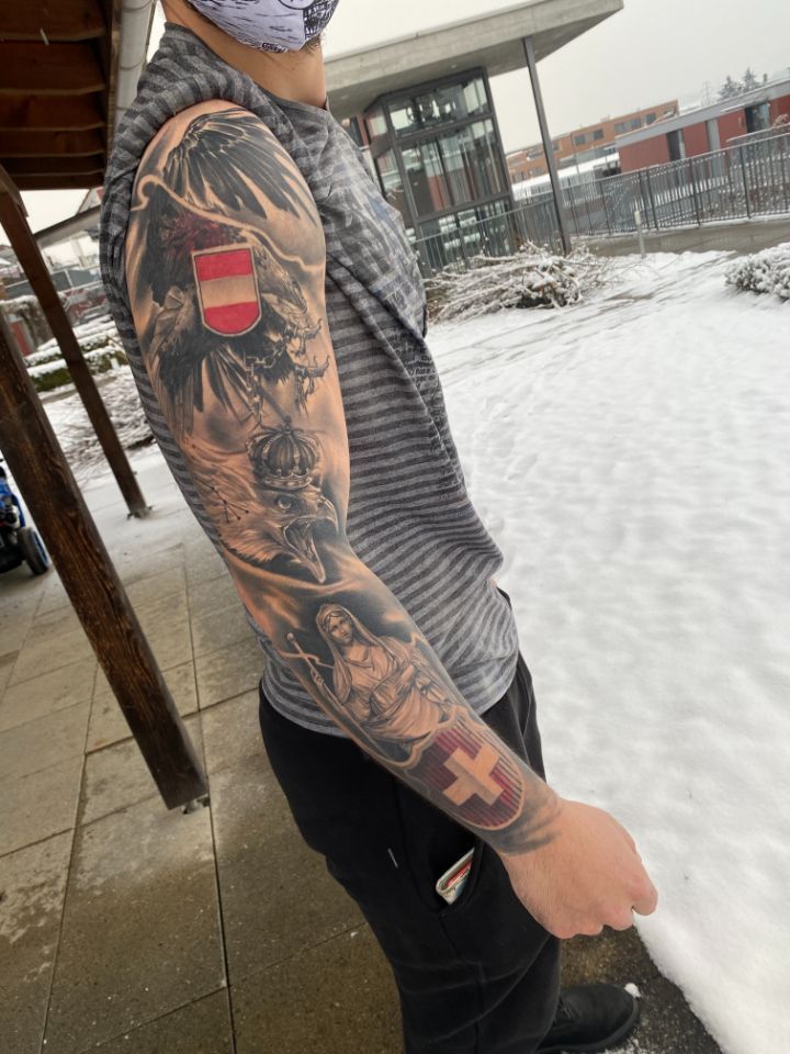 Full Sleeve Realistisch Tattoo gemacht in Winter